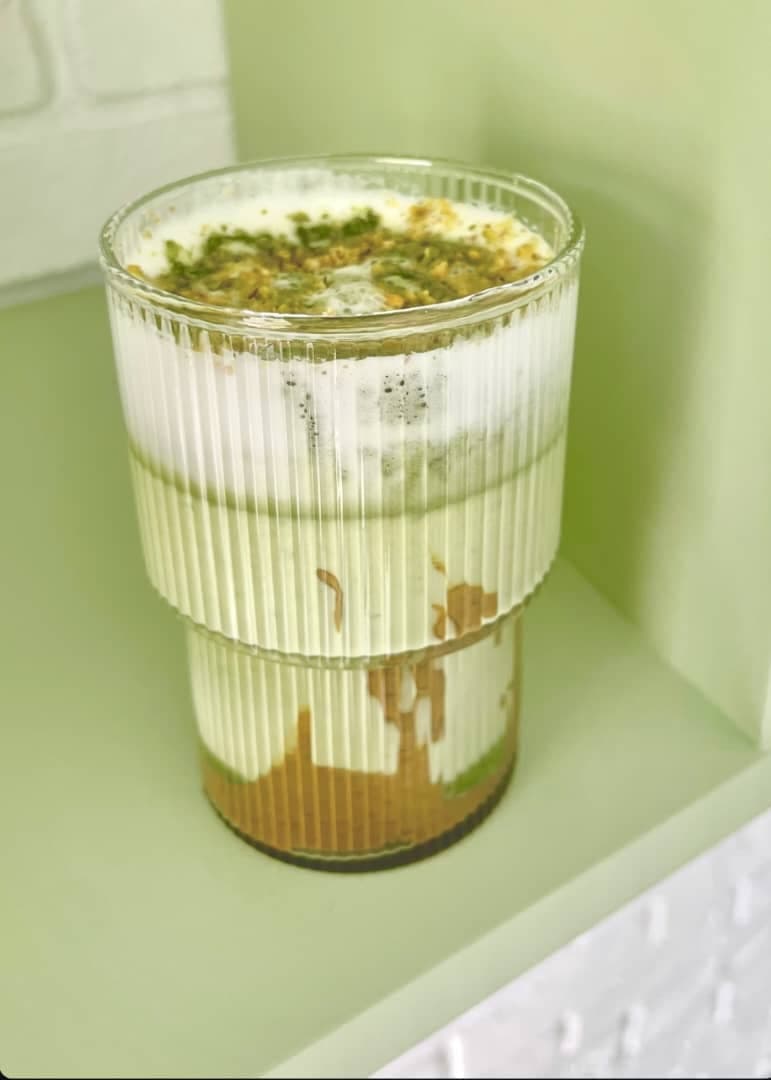 Pistachio matcha latté