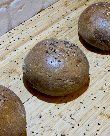Pain Burger à la farine de seigle caroube et Levain